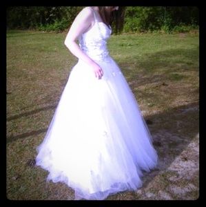 *Pre-Loved* White Terani Prom/Wedding Dress